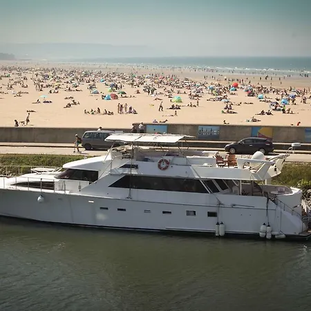 Yacht Ботель Довиль