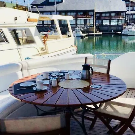 Yacht Ботель *