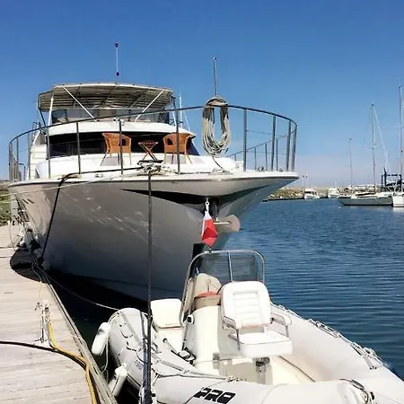 Yacht Ботель Довиль