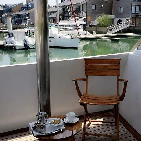 Yacht Ботель