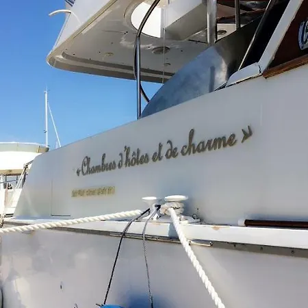 Yacht Ботель *