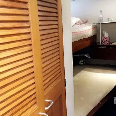 Yacht Ботель