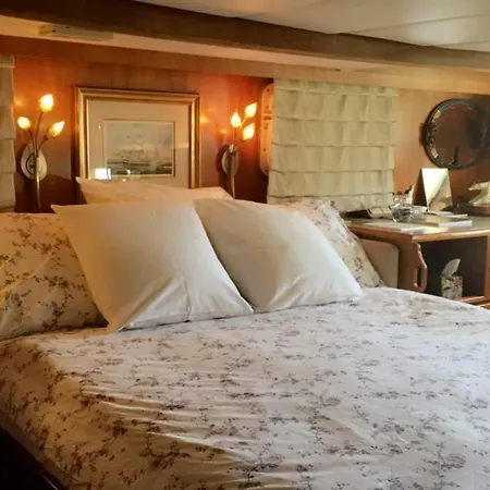 Yacht *