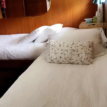 Yacht Ботель Довиль