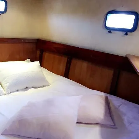 Yacht Ботель *