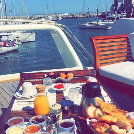 Yacht * Довиль